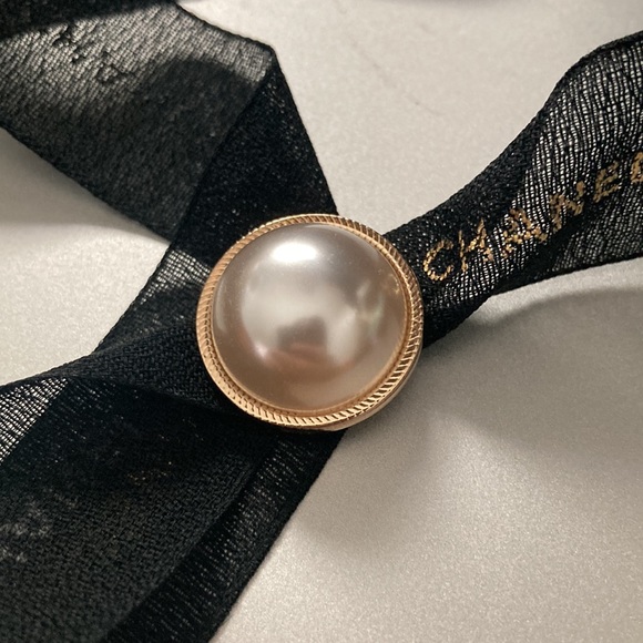 COPY - Brand new Authentic Chanel 2022 Christmas button and ribbon - Picture 4 of 6